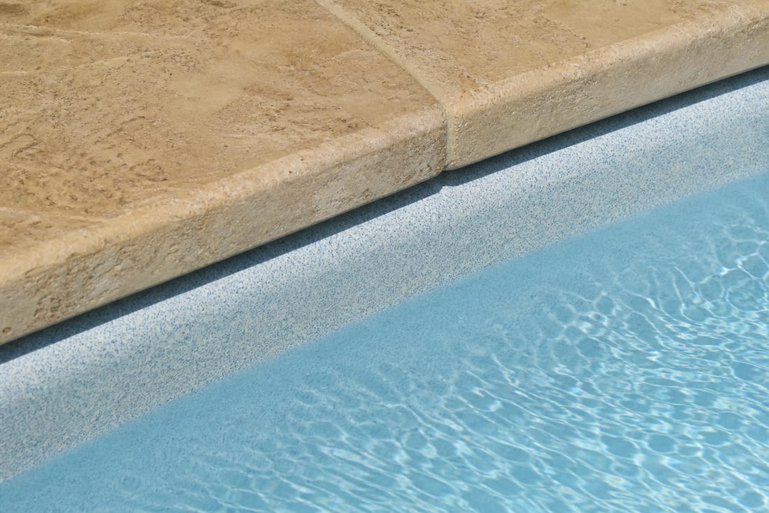 Exemple : détail d'un liner PVC en bord de plage