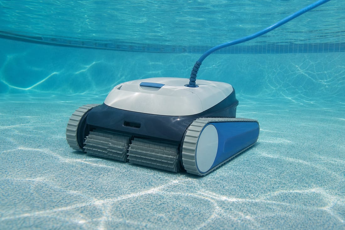 Exemple : robot nettoyeur de piscine au fond du bassin
